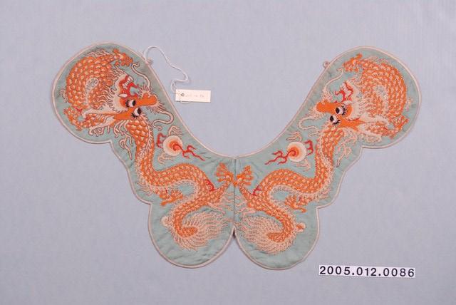 綠緞雙龍紋雲型領片 (共1張)