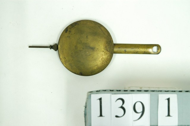 中國山東煙臺永康造鐘無限公司製彩繪雙喜牡丹馬頭機械木座鐘 (共3張)