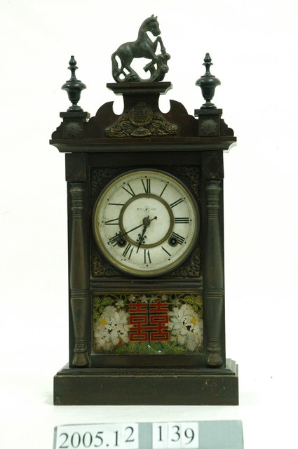 中國山東煙臺永康造鐘無限公司製彩繪雙喜牡丹馬頭機械木座鐘組 (共4張)