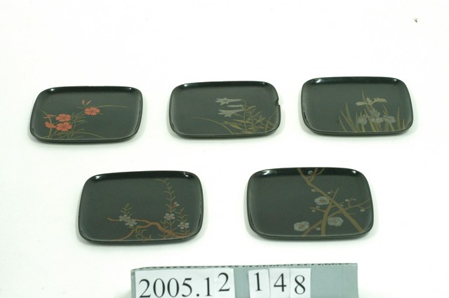 黑地花卉紋蒔繪漆盤五件組 (共1張)