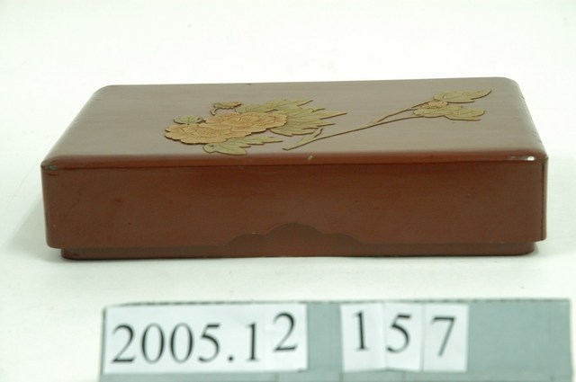 朱地堆錦花卉紋漆盒 (共1張)