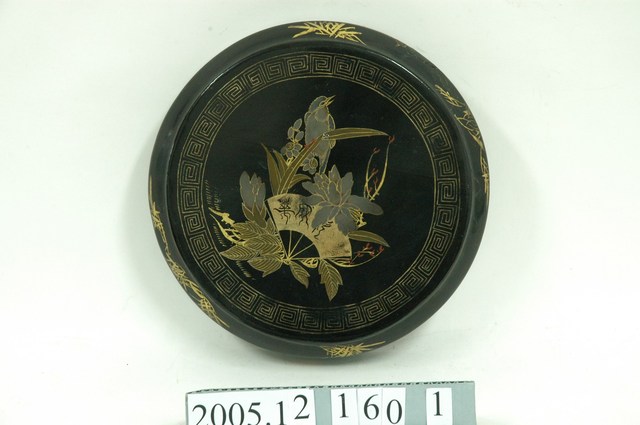 黑地花鳥紋蒔繪三層漆籃上蓋 (共5張)