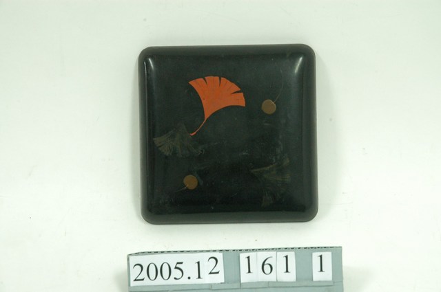 黑地銀杏紋糕餅盒上蓋 (共2張)