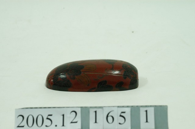 朱地黑彩瓜形漆盒上盒 (共2張)