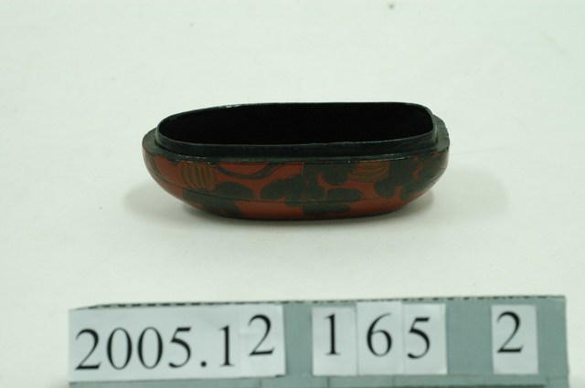 朱地黑彩瓜形漆盒下盒 (共2張)