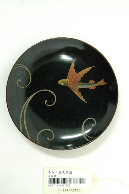 黑地飛魚紋漆盤 (共1張)