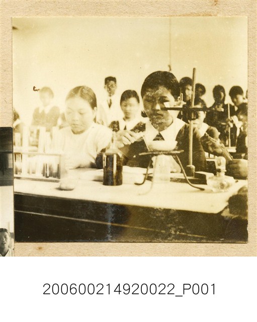 臺南長老教女學校實驗課 (共1張)
