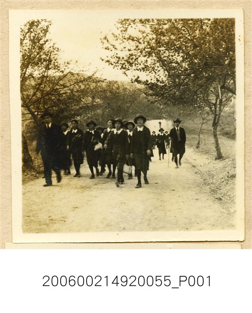 臺南長老教女學校學生校外教學留影 (共1張)