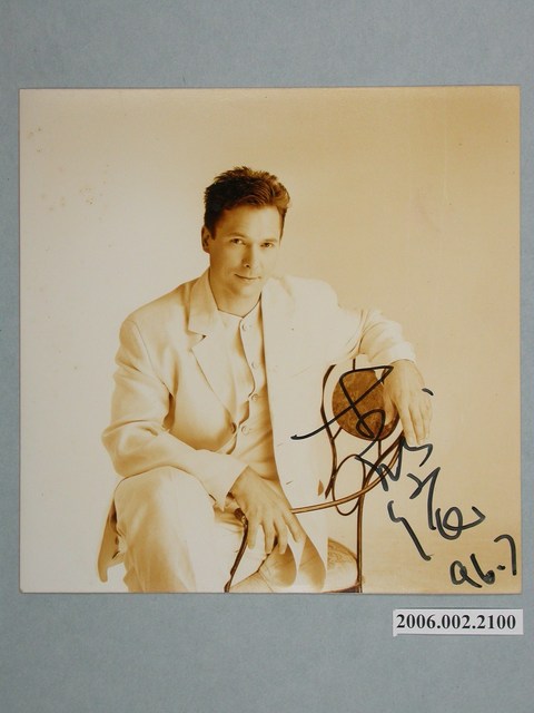 李明依明星照片 (共1張)