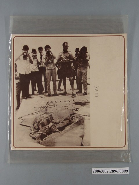 中國大陸災胞救濟總會印行《中國大陸共匪暴行》〈文革港澳浮屍（之三）〉文宣 (共1張)