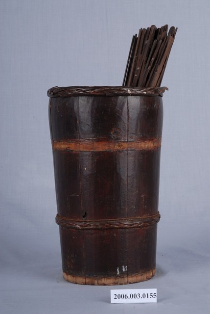 木製籤詩筒及竹籤55枝 (共1張)