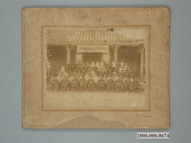 大肚公學校第22屆畢業紀念照 (共1張)