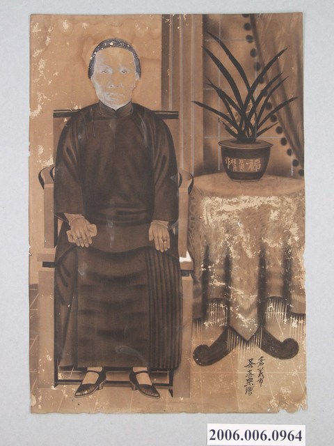 坐姿女祖先畫像 (共1張)