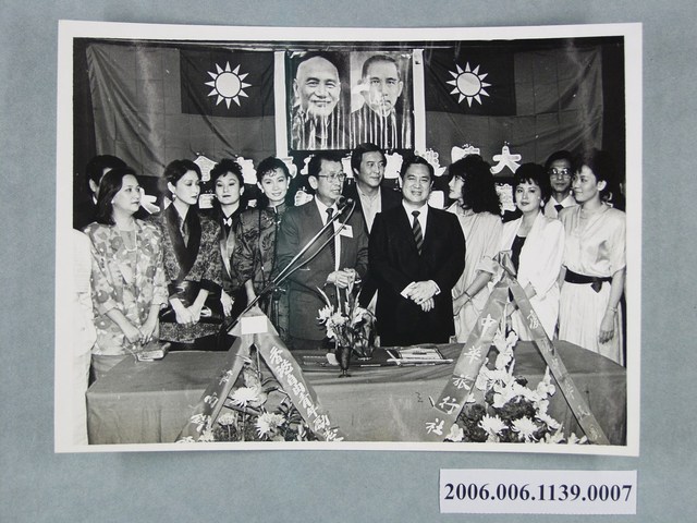 74年影視界香港訪問團照片 07 (共1張)