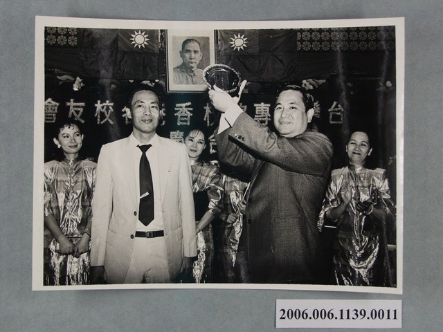 74年影視界香港訪問團照片 11 (共1張)