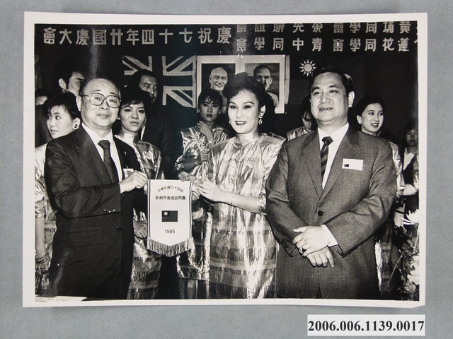 74年影視界香港訪問團照片 17 (共1張)