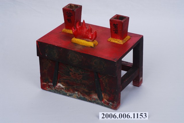 布袋戲用案桌四件一組 (共1張)