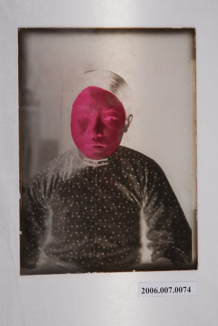 婦女半身照玻璃底片 (共1張)