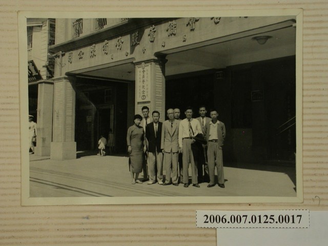 台灣合會儲蓄股份有限公司高雄分公司前合照 (共1張)