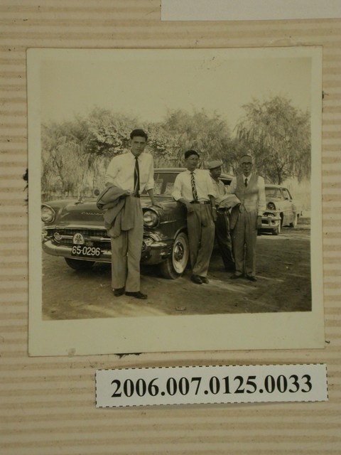 4名男子合照 (共2張)