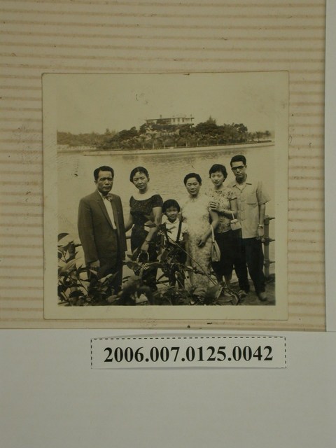 6人合照 (共2張)