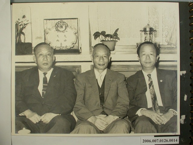 《陳錫卿先生施政照片集》〈省主席黃杰訪竹山攝於楊昭壁議長宅〉 (共1張)