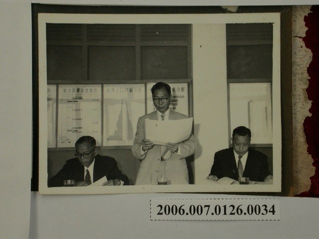 《陳錫卿先生施政照片集》〈民政廳會議情形〉 (共2張)