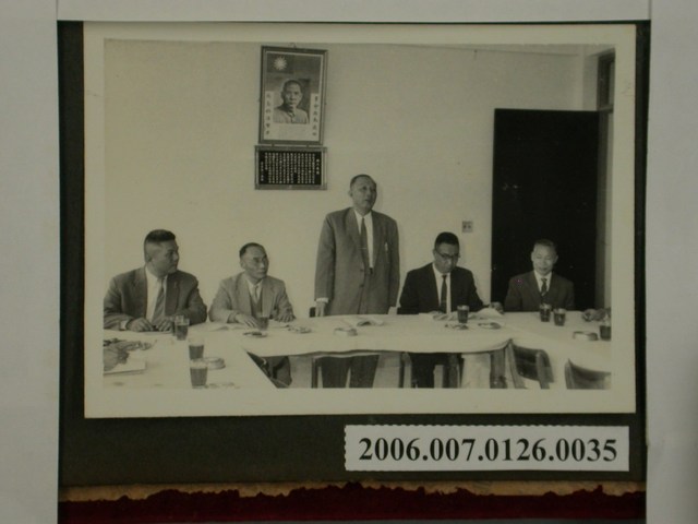 《陳錫卿先生施政照片集》〈民政廳會議情形〉 (共2張)