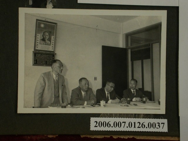 《陳錫卿先生施政照片集》〈民政廳會議情形〉 (共2張)