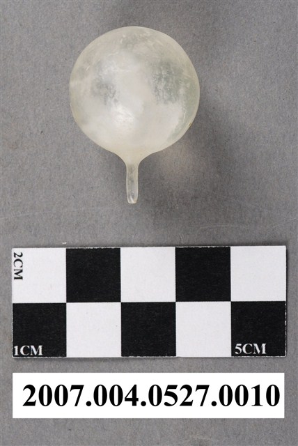 白色球形物 (共4張)