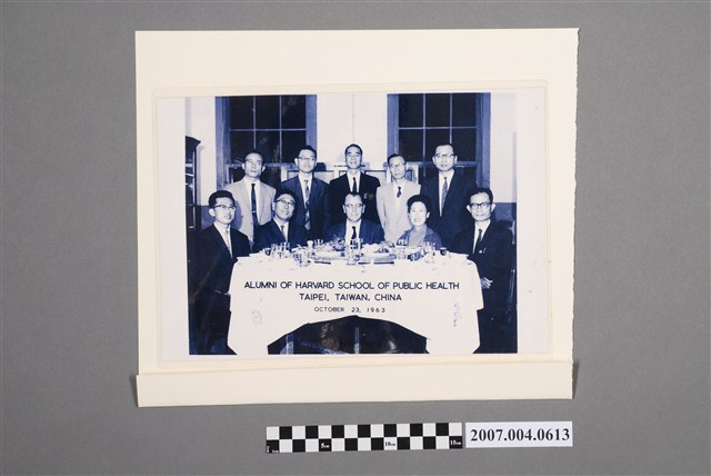 陳拱北於哈佛公共衛生學院校友會合照 (共2張)