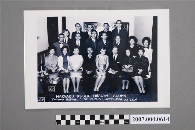 陳拱北於哈佛公共衛生學院校友會合照 (共2張)