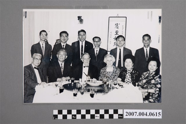 陳拱北於哈佛公共衛生學院校友會合照 (共2張)