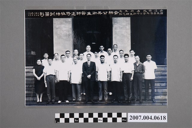 衛生處與臺大公衛所合辦公共衛生醫師進修班結訓合照 (共2張)