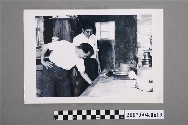 陳拱北等人調查農村衛生剪影 (共2張)