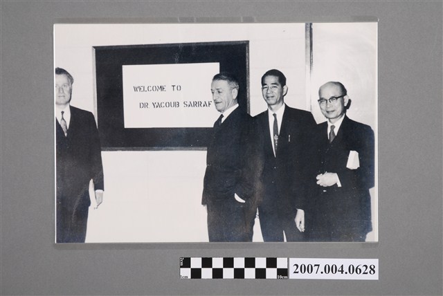 陳拱北等人歡迎外賓參訪公共衛生教學示範中心 (共2張)