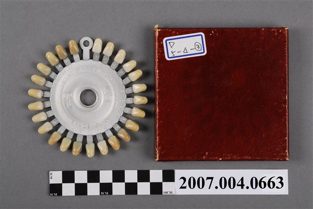 美國製TWENTIETH CENTURY牙科比色板 (共5張)