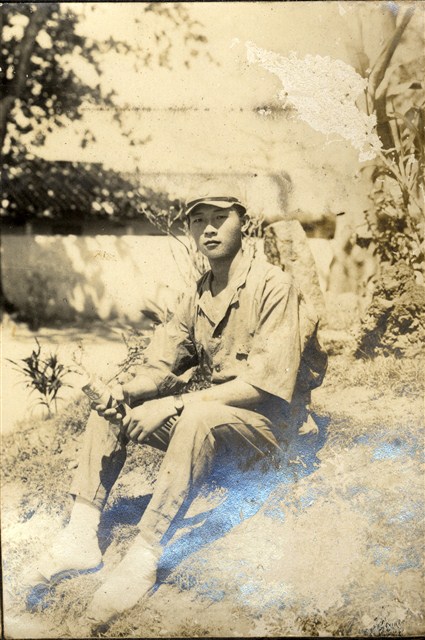 陸季盈三弟陸季雄少年時期個人照 (共2張)