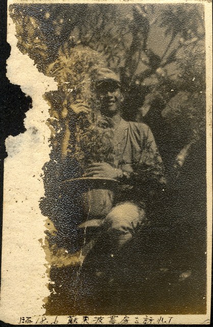 陸季盈三弟陸季雄從軍時期個人照 (共2張)