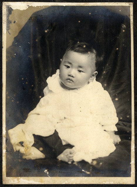 陸季盈長女陸光惠嬰兒時期週歲個人照 (共2張)