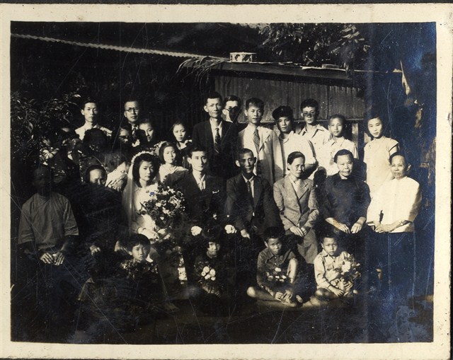 陸季盈大妹陸淑鈞出閣夫家親友合照 (共2張)