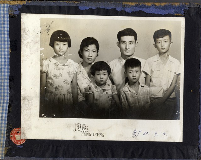 陸季盈大妹陸淑鈞全家福 (共2張)