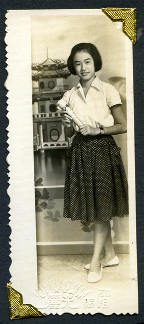 女子全身獨照 (共3張)