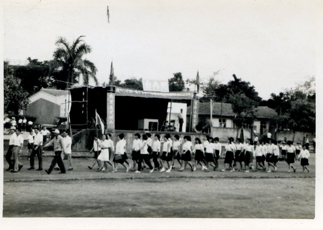台東縣成功鎮民防團隊整編組織暨六十年度第一期常年訓練隊伍行進之情形 (共1張)