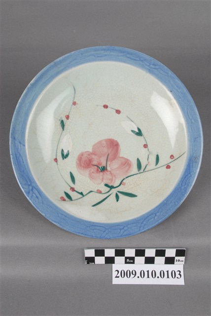 青花粉紅綠彩花卉紋圓盤 (共4張)