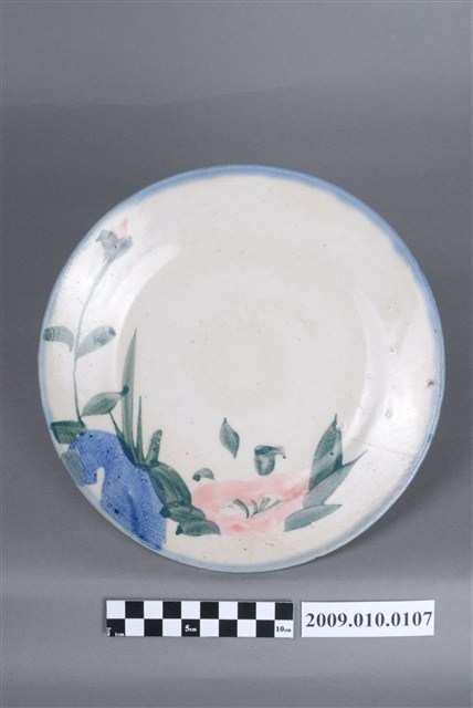 青花粉紅綠彩花卉紋圓盤 (共4張)
