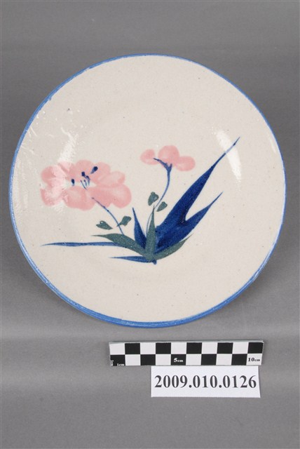 青花粉紅綠彩花卉紋圓盤 (共4張)