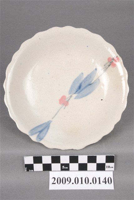 手繪粉紅釉花卉紋花口盤 (共4張)