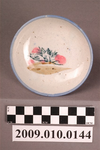 印繪彩釉花卉紋圓碟 (共4張)