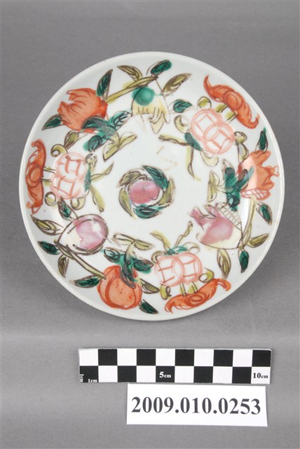 粉彩繪佛手石榴壽桃蝙蝠雙錢紋盤 (共4張)